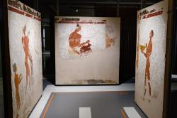 Mužský přechodový rituál. Skupina tří fresek z Akrotiri, Xeste 3, místnost 3 v přízemí (adyton). Kredit: Zde, Wikimedia Commons. Licence CC 4.0.