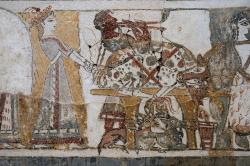 Žehnající dáma, obětovaná zvířata a hráč na dvojitou flétnu. Kredit: Zde, Wikimedia Commons. Licence CC 4.0.