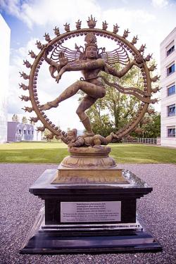 Šiva ve víru tance Nataraja, CERN. Kredit: Kenneth Lu, Wikimedia Commons, CC BY-SA 4.0.