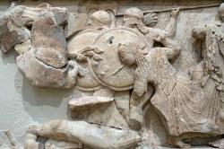 Reliéf ze severní strany pokladnice Sifnu, 525 před n. l. Archeologické muzeum v Delfách. Kredit: Zde, Wikimedia Commons. Licence CC 4.0.