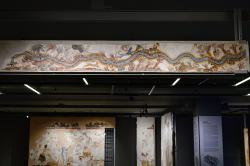 Říční freska z východního vlysu místnosti 5 v Západním době v Akrotiri, 17. století před n. l. Prehistoric Museum of Thira, Fira, Santorini. Kredit: Zde, Wikimedia Commons. Licence CC 4.0.