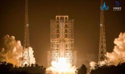 Start nejsilnější čínské rakety Dlouhý pochod 5 se sondou Čchang-e 5 k Měsíci (zdroj CLEP).