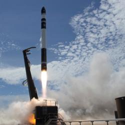 Úspěšný start rakety Electron na misi Still Testing. Kredit: Rocket Lab.