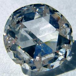 Klasický syntetický diamant. Kredit: 	Steve Jurvetson / Wikimedia Commons.