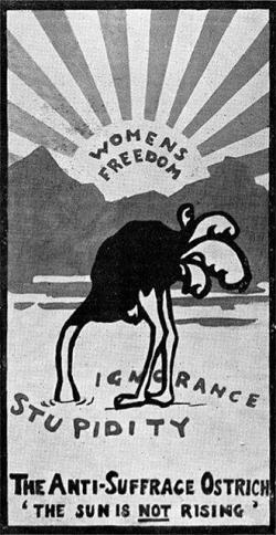 S pštrosem bojovaly sufražetky už před více než stoletím. Kredit: Suffrage Atelier (1909-c.1914), Wikimedia Commons. S pštrosem bojovaly sufražetky už před více než stoletím. Kredit: Suffrage Atelier (1909-c.1914), Wikimedia Commons.