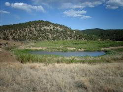 Oblast Long´s Canyon na území Státního parku Trinidad Lakes. Jde o jednu ze dvou oblastí, ve které byla prokázána přítomnost zlomu, přímo způsobeného seismickými vlnami generovanými impaktem asteroidu Chicxulub. Kredit: Nationalparks, Wikipedie (CC BY-SA 2.5)