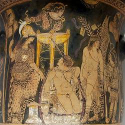 Orestés klečí pod věštebnou trojnožkou. Černofigurový kratér, 330 před n. l. British Museum, GR 1917.12-10.1. Kredit: Jastrow, Wikimedia Commons. Public domain.