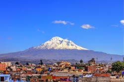 Chimborazo. Pohled z Riobamba v Ekvádoru. Foto: Eduardo Navas, CC BY 2.0 . Chimborazo. Pohled z Riobamba v Ekvádoru. Foto: Eduardo Navas, CC BY 2.0 .