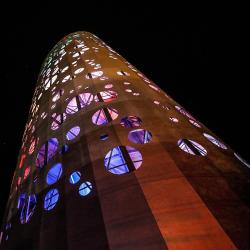 Věž pro termální energii v Bozen-Bolzanu. Kredit: Bartleby08, Wikimedia Commons, CC BY-SA 4.0.