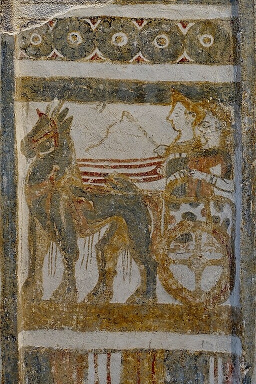 Boční strana (asi východní). Kredit: Olaf Tausch, Wikimedia Commons. Licence CC 3.0.