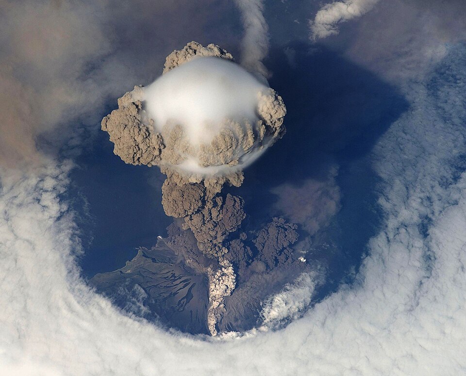 Co odpaluje velké erupce? Kredit: NASA, Wikimedia Commons, CC BY-SA 4.0.