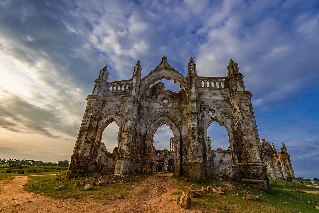 Ruiny kostela ve Shettihalli, Indie. Kredit: Bikashrd / Wikimedia Commons.