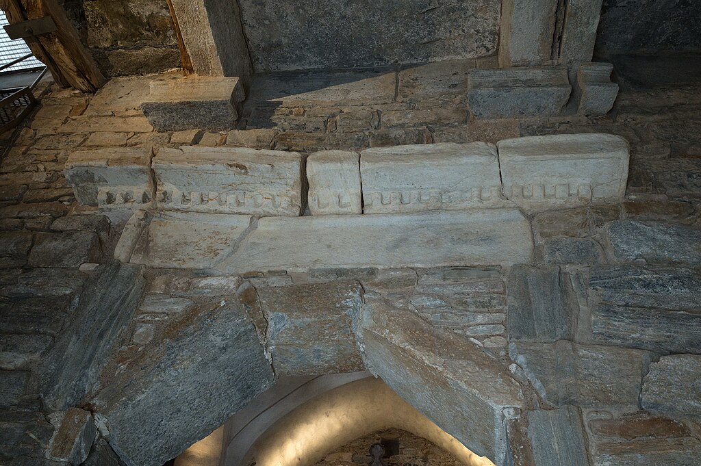 Chrámová předsíň udělaná z předsíně hrobky. Kredit: Zde, Wikimedia Commons. Licence CC 4.0.