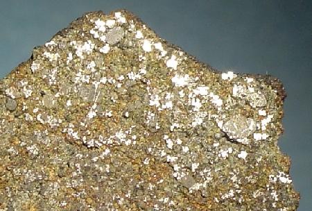 Tetrataenit z meteoritu v Mexiku. Kredit: Robert M. Lavinsky.