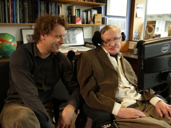 Profesor Thomas Hertog a profesor Stephen Hawking, 27. 1. 2015
Kredit:  KU Leuven
