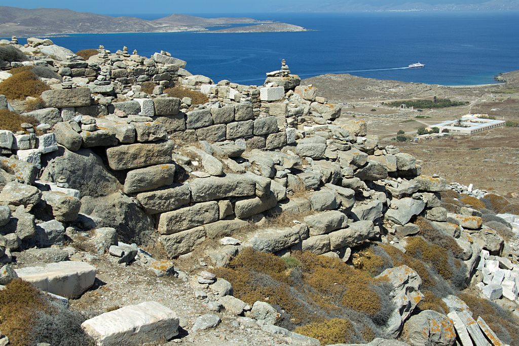 Z vrcholu Kythnos na Délu se naskýtá přímo božský pohled. Kredit: Wikimedia Commons.