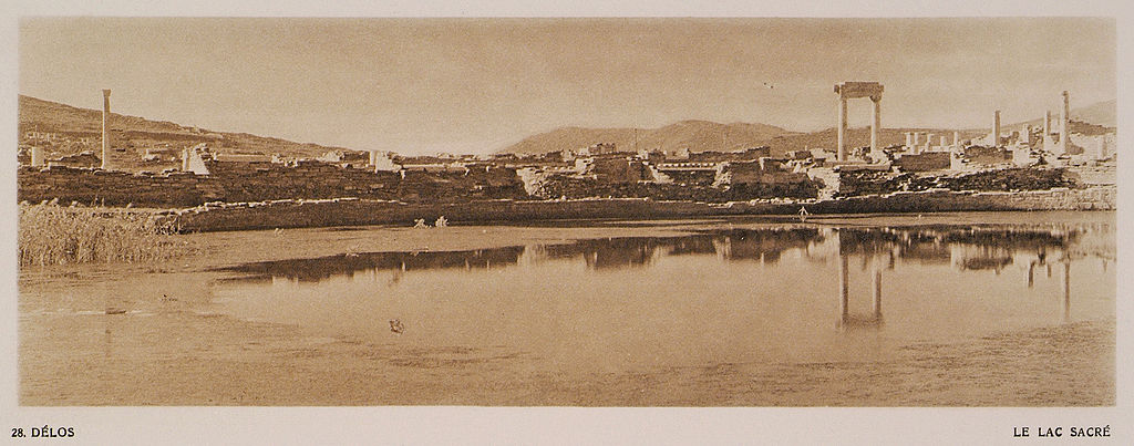 Posvátné jezero na Délu, stav roku 1919. Kredit: Wikimedia Commons.