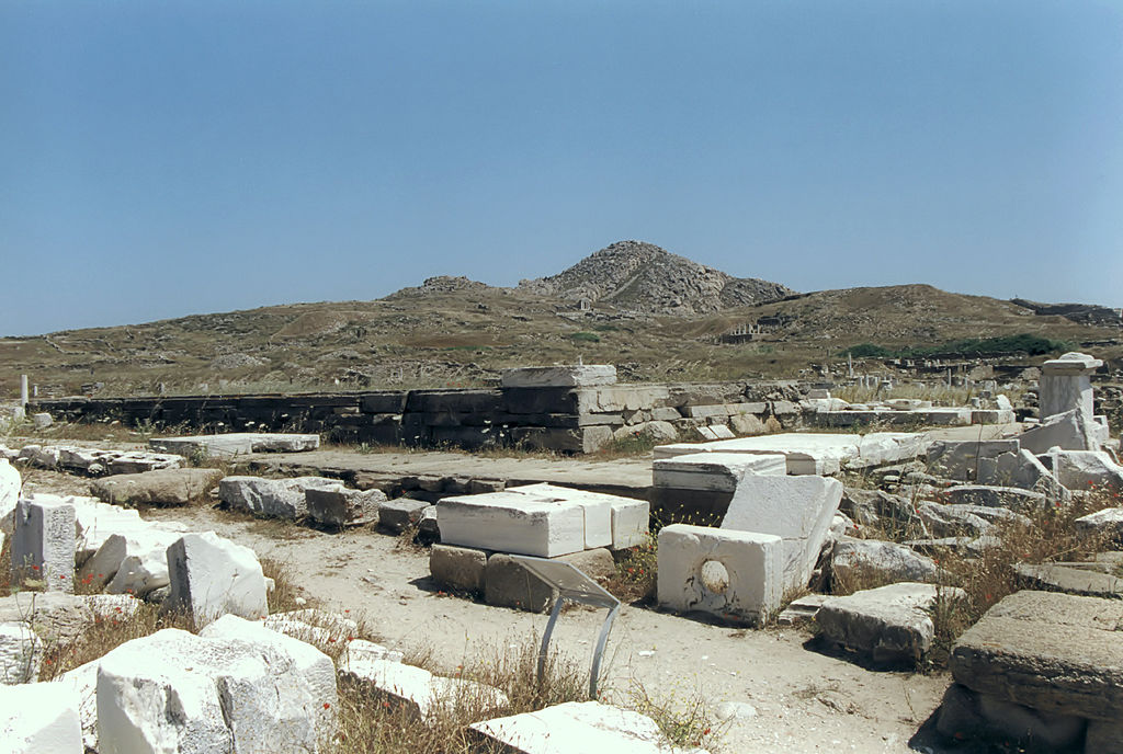 Velký Apollónův chrám na Délu, 477 před n. l. na starším kultovním místě. Kredit: Wikimedia Commons