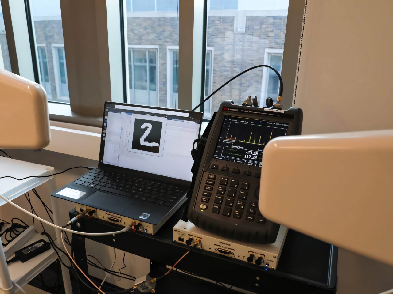 Test výpočtů ve fyzice systému. Kredit: Duke University.