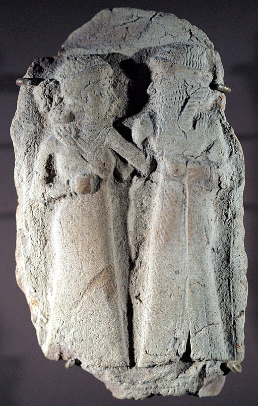 Svatba Inanny a Dumuziho, 2000 až 1600 před n. l, Louvre AO 16676. Kredit: Applejuice, Wikimedia Commons.