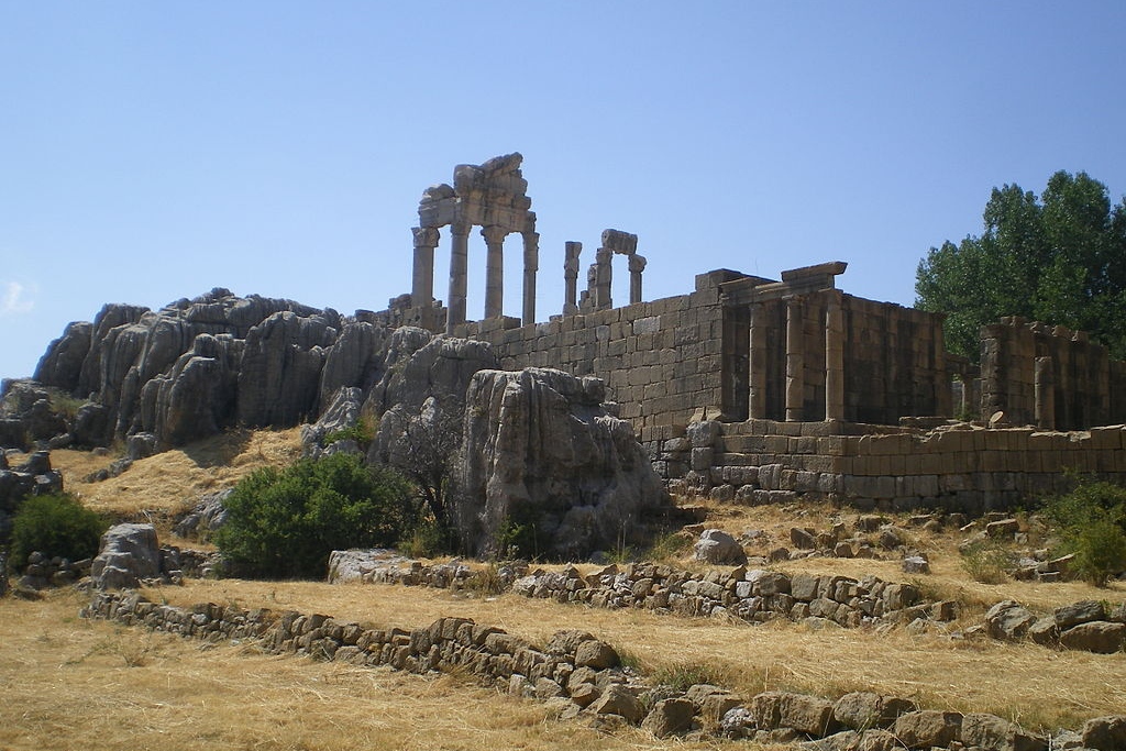 Adonidův chrám v Libanonu, římská doba. Kredit: Throwawayhack, Wikimedia Commons.