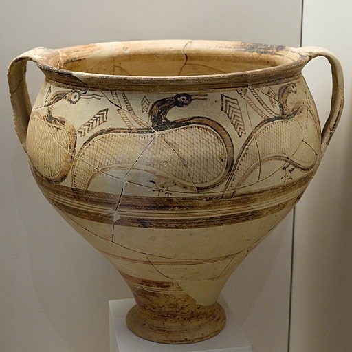 Mykénský kratér s velkými ptáky nalezený v Naupliu (Nafplionu), kolem 1300 před n. l. Archeologické muzeum v Naupliu. Kredit: Zde, Wikimedia Commons.