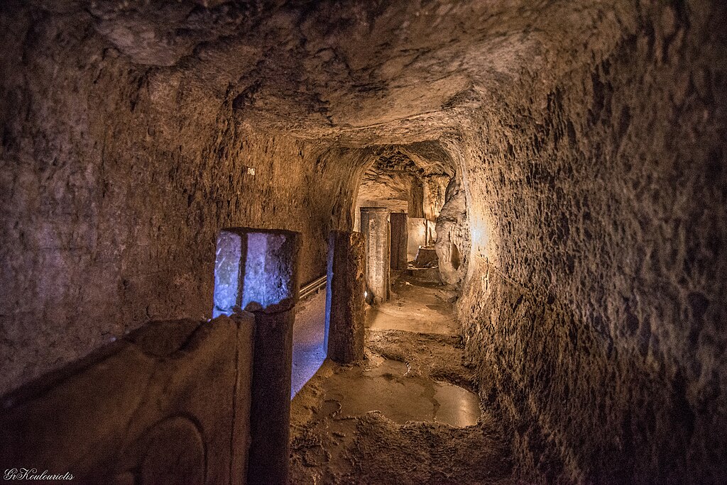 Eupalinův tunel na ostrově Samos. Kredit: GrigorisKoulouriotis, Wikimedia Commons. Licence CC 4.0.