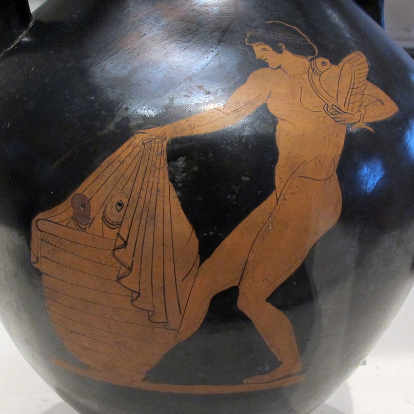 Žena odkrývá „mystickou schránu“ s většími maketami falů, 490 před n. l. Musée des Beaux-Arts de la Ville de Paris. Kredit: Sailko, Wikimedia Commons.