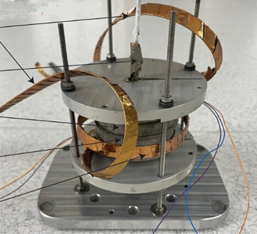 Jeden z magnetů z dílny Alexandra Barnese. Kredit: Gao et al. (2026), Science Advances.