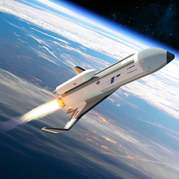Kosmolet XS-1 na kraji vesmíru. Kredit: Boeing.
