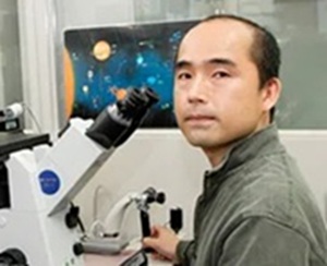 Teruhiko Wakayama, vedoucí výzkumného týmu. Kredit: University of Yamanashi