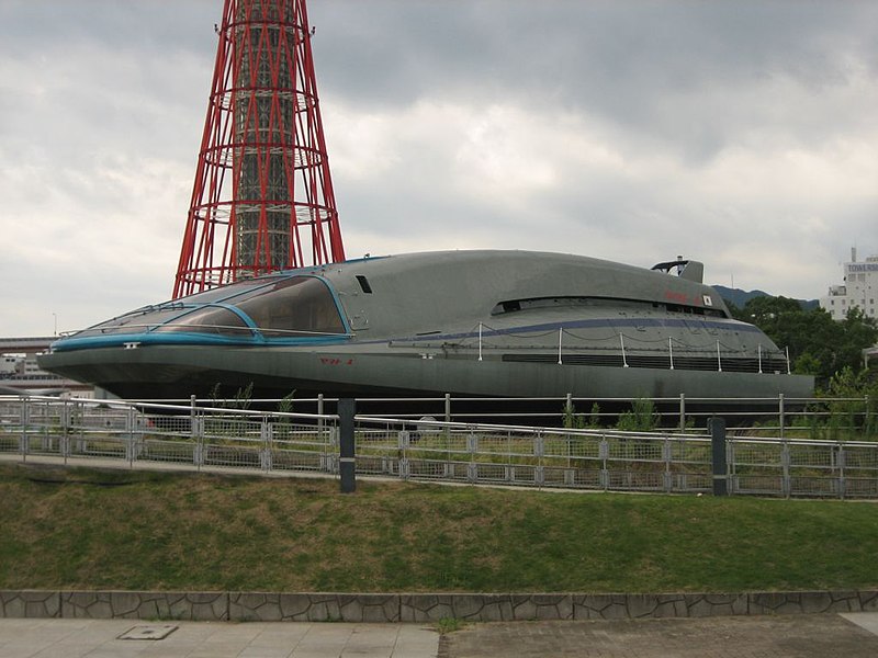 Japonské experimentální plavidlo Yamato 1 dosahovalo v roce 1992 rychlosti 15 km/h. Kredit: Geofrog, Wikimedia Commons.