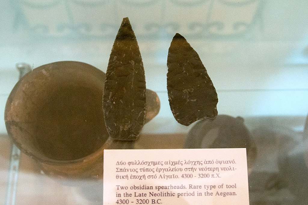 Obsidiánové hroty oštěpů, pozdní neolit, 4300 až 3200 př. n. l. Kredit: Zde, Wikimedia Commons. Licence CC 4.0.
