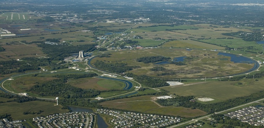 Tevatron je kruhový urýchľovač častíc v známom Fermilabe (Fermi National Accelerator Laboratory ) v americkom štáte Illinois. Väčší okruh tohto synchrotrónu má priemer 6,28 km a pomocou magnetického poľa v ňom urýchľujú protóny a antiprotóny na energiu jedného bilióna elektrónvoltov (1 TeV – teraelektrónvolt  - 1 x 10<sup>12</sup>eV, z toho pochádza aj názov tohto urýchľovača častíc). Pri experimentoch dochádza v priebehu jednej sekundy k miliónom vysokoenergetických zrážok protón – antiprotón, čo zvyšuje šancu na nové objavy, ale aj nároky na citlivosť a presnosť dvoch detektorov CDF a DZero. Podľa nich sú pomenované aj dlhodobé projekty širokej medzinárodnej spolupráce fyzikov, zaoberajúcich sa analýzou a interpretáciou výsledkov a prípravou nových experimentov.