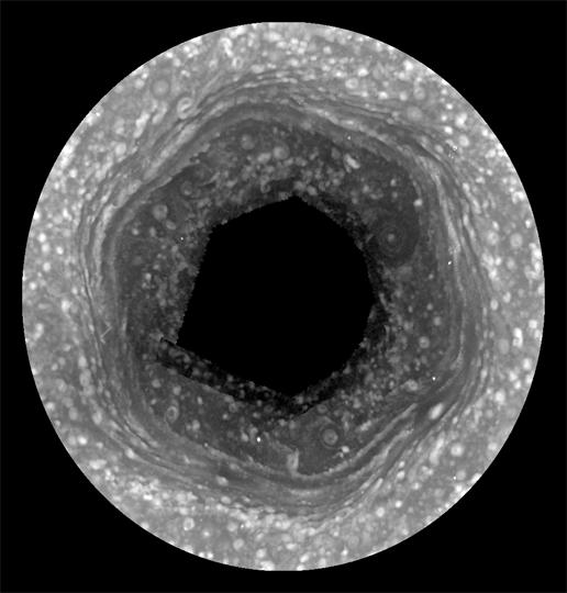 Animace šestiúhelníkové struktury zestavená z letošních fotek pořízených sondou Cassini. 